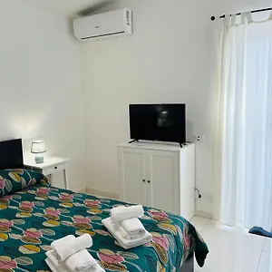 The House Fiera Di Roma Aeroporto Fiumicino Bed & Breakfast